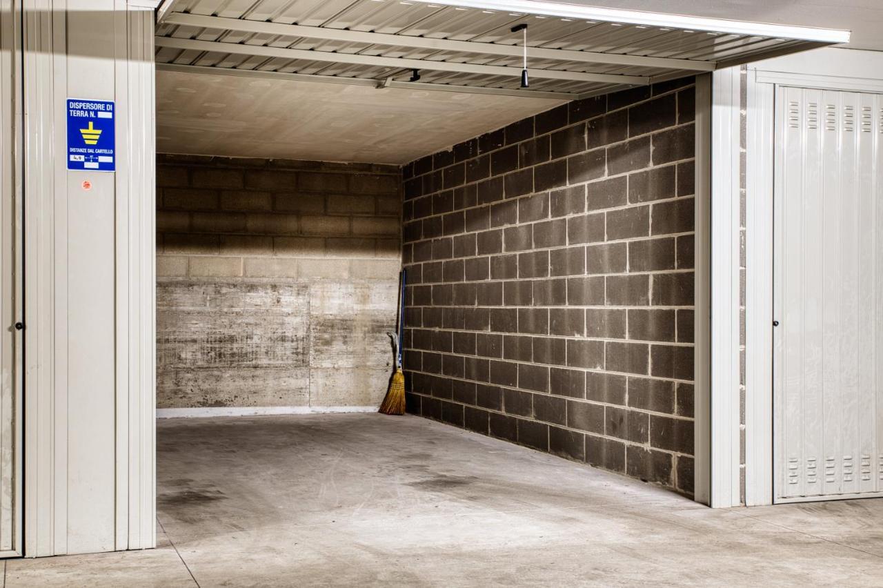 Joivy Charismatic 1-Bed Flat With Parking Apartman Milánó Kültér fotó